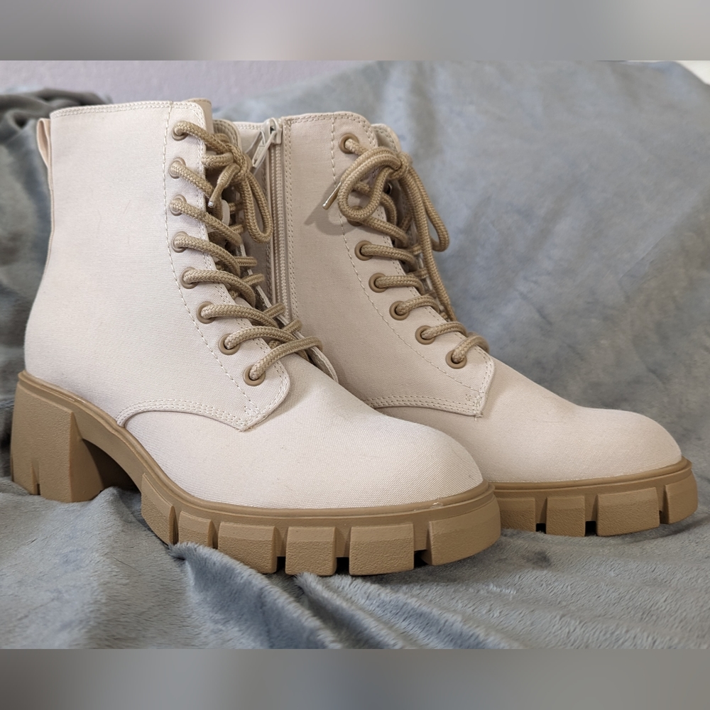 NWT Tan Women's Kolbi combat boots - universal thread / size 8.5